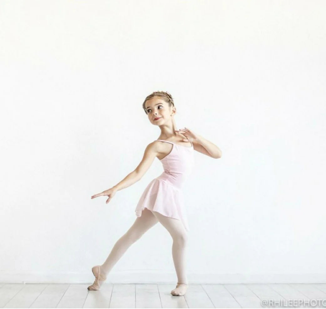 #102C Footed Tights